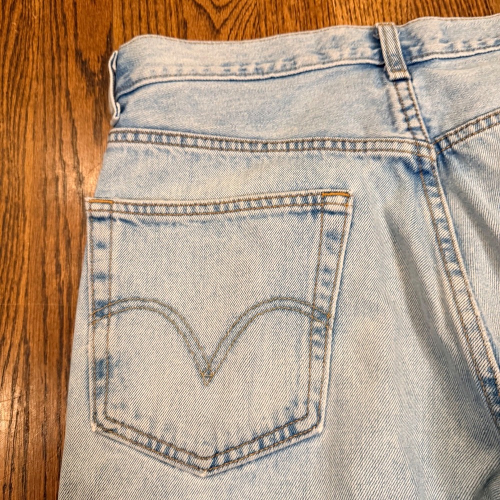 Vintage Levi's 550 Relaxed Fit Tapered Leg Jeans 33x34 Light Wash Blue‎ Denim - Picture 5 of 13